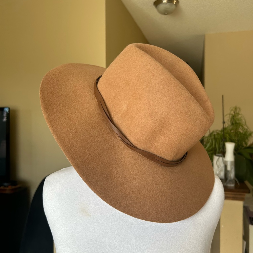 Chic Camel coloured Wool Wide-Brim Hat